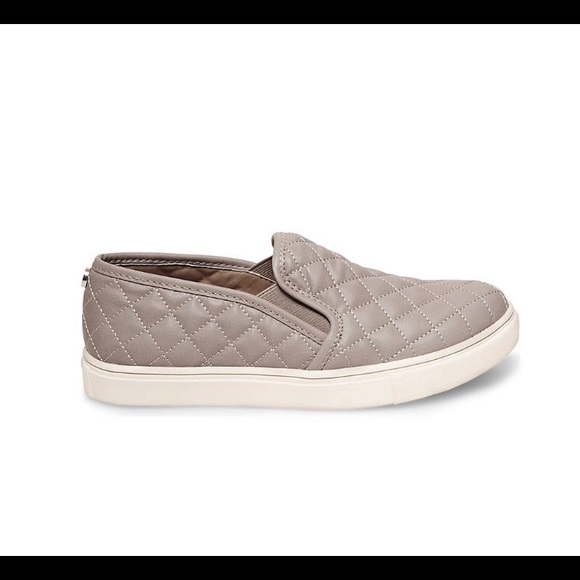 chanel cc cap toe pumps